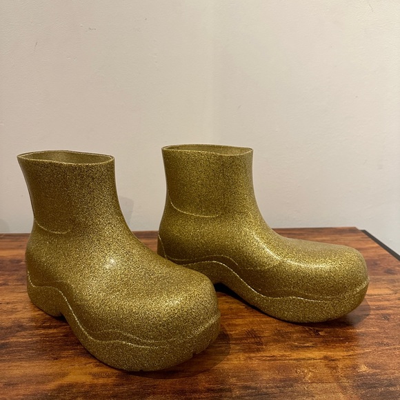 Brand New Bottega Veneta Puddle Ankle Boots. AVAILABLE TILL 06/01 - Picture 2 of 10